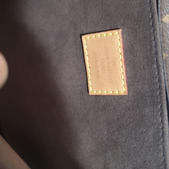 Authentic LV pochette metis, no scratch looks good as new. - Picture 2 of 11